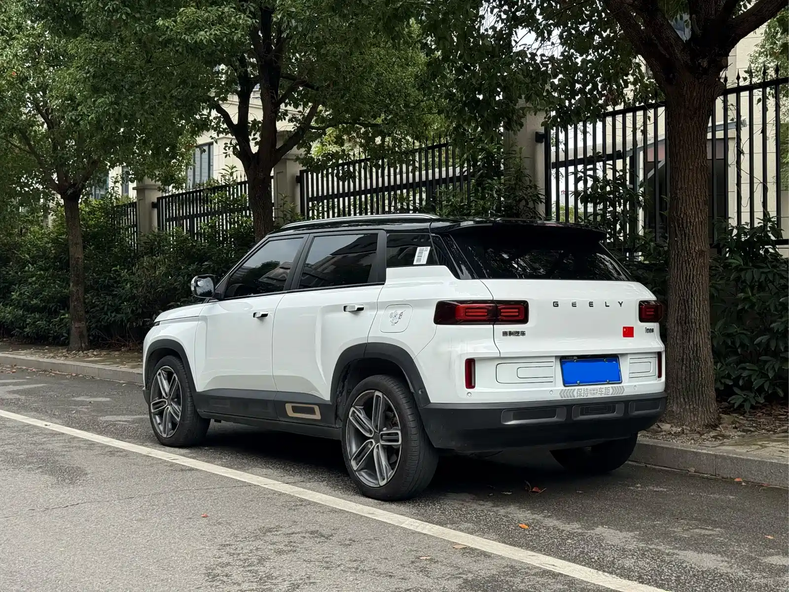 Фото 8 - Geely ICON