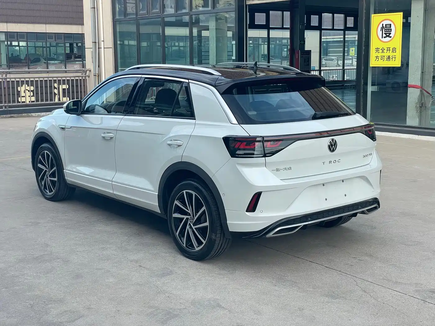 Volkswagen T-ROC 2023 300TSI DSG 2WD Starlight Edition фото 6