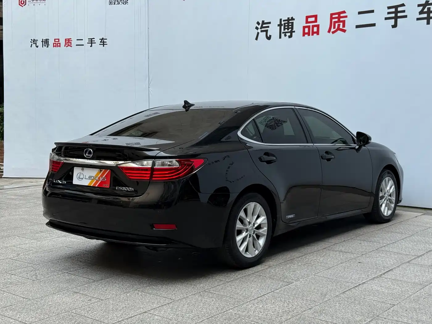 Lexus ES 2013 300h Luxury Edition фото 5