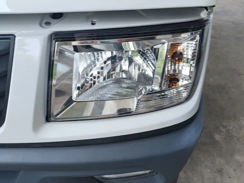 Iveco Daily 2023 2021 2.5T A35 M1 Bus 5-9 Seats Short Wheelbase Medium Roof Single Tire Manual Door