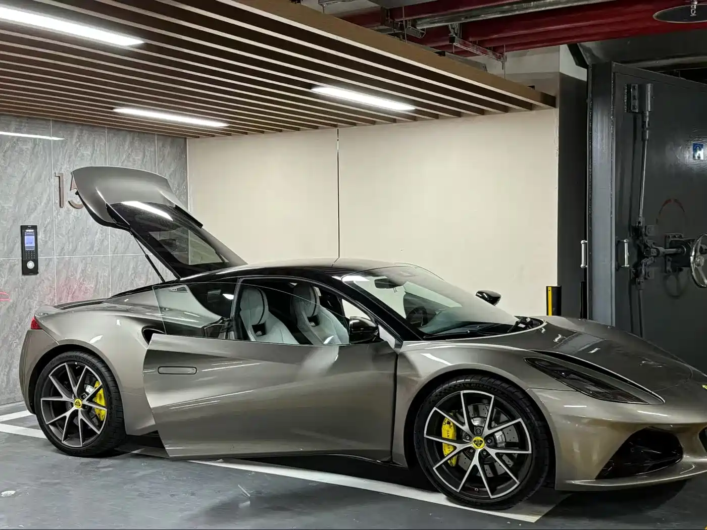 LOTUS SPORTS CAR EMIRA