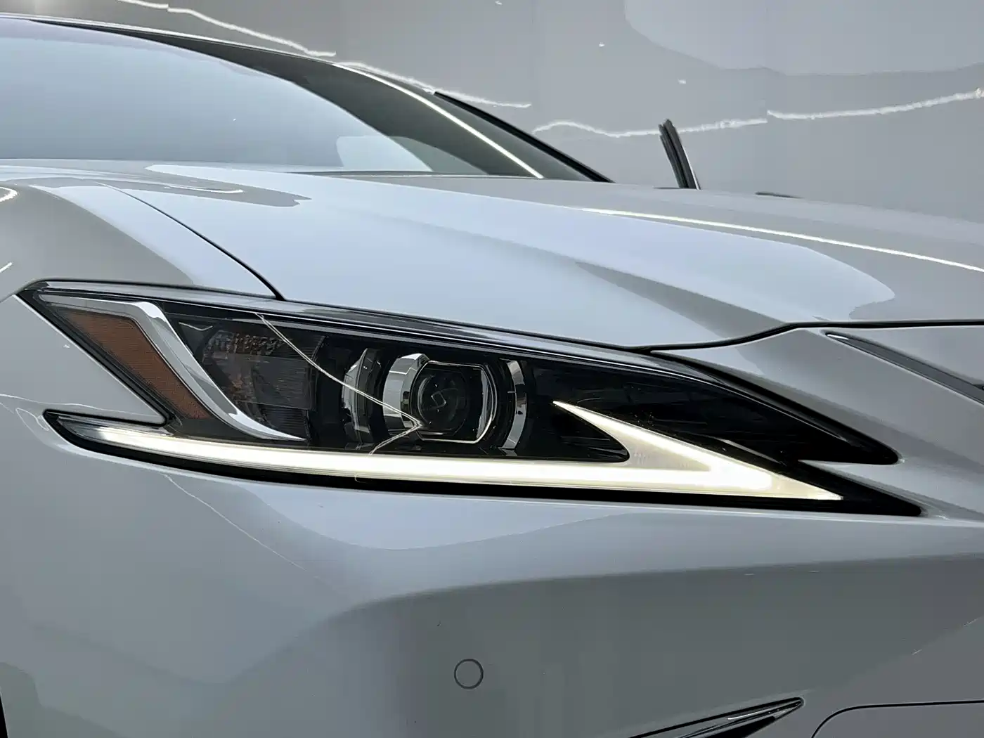 Lexus ES 2023 200 Excellence Edition фото 19