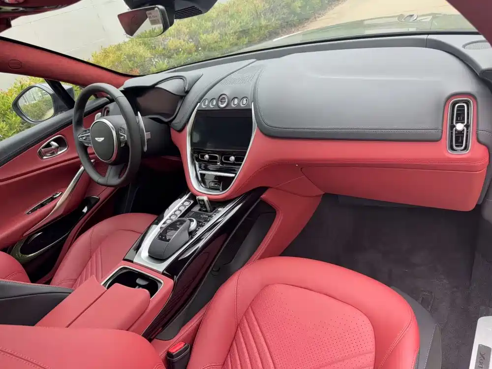 ASTON MARTIN DBX