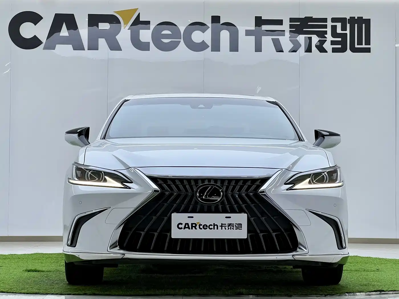 Lexus ES 2023 200 Excellence Edition фото 13