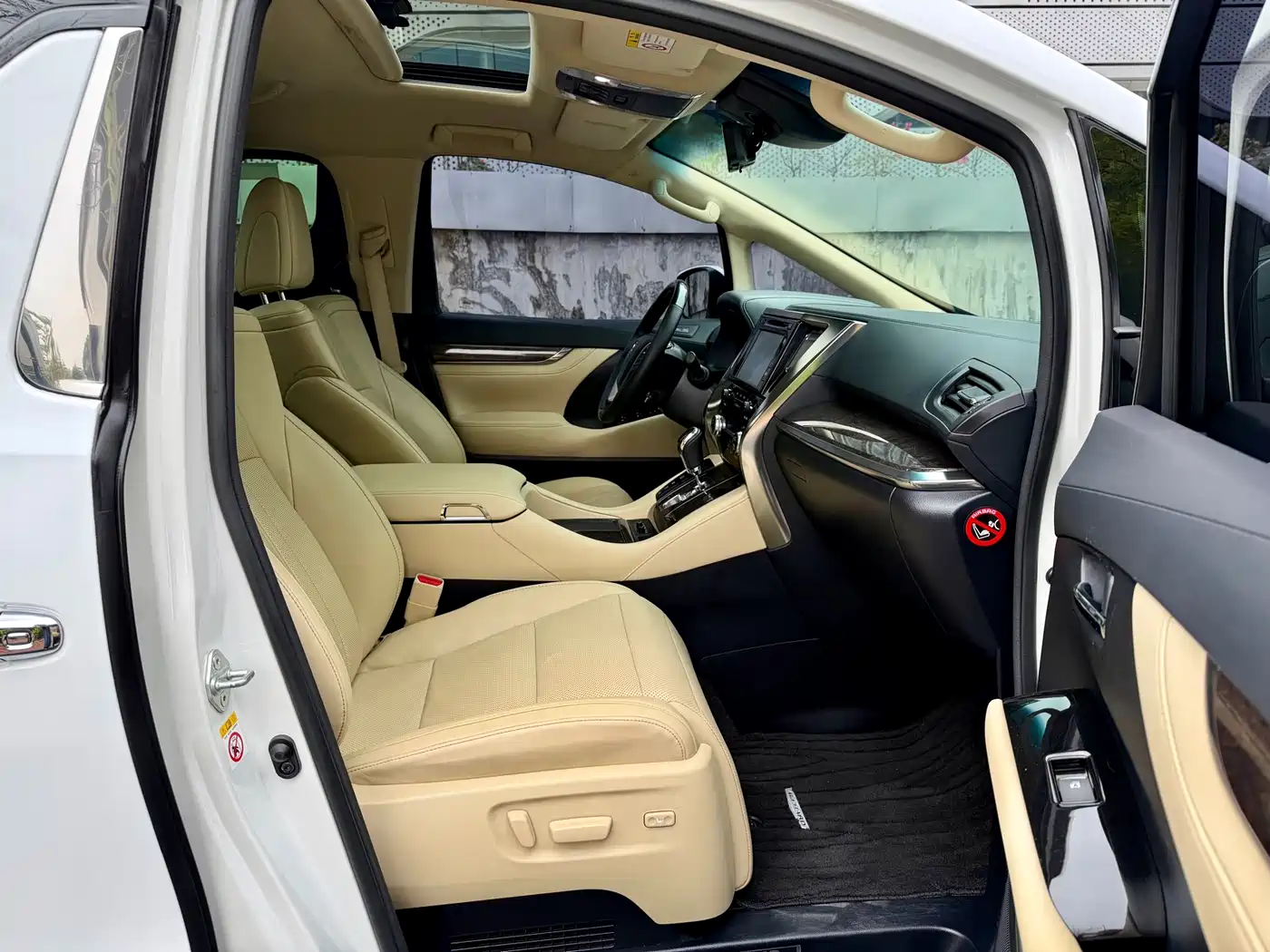 Toyota Alphard 2019 Hybrid 2.5L Premium Edition фото 24