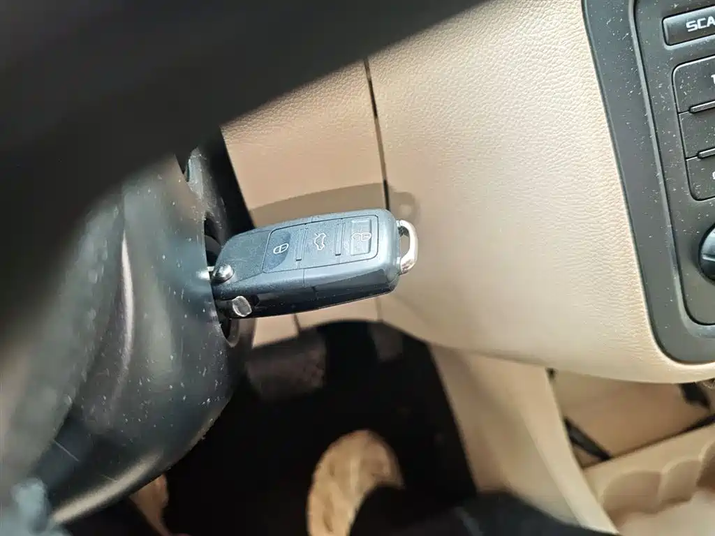 Škoda Fabia 2014 1.4L Automatic Crystal Spirit Edition фото 9