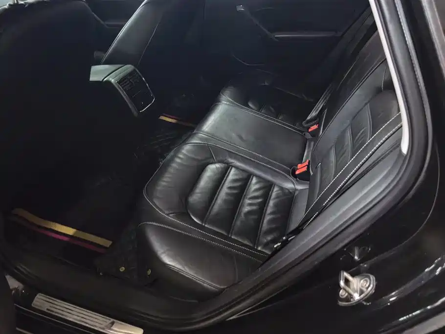 Volkswagen Passat 2016 330TSI DSG Executive Edition фото 11