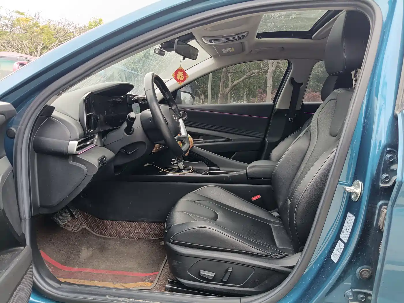 Hyundai Elantra 2021 1.5L CVT LUX Premium Edition фото 4
