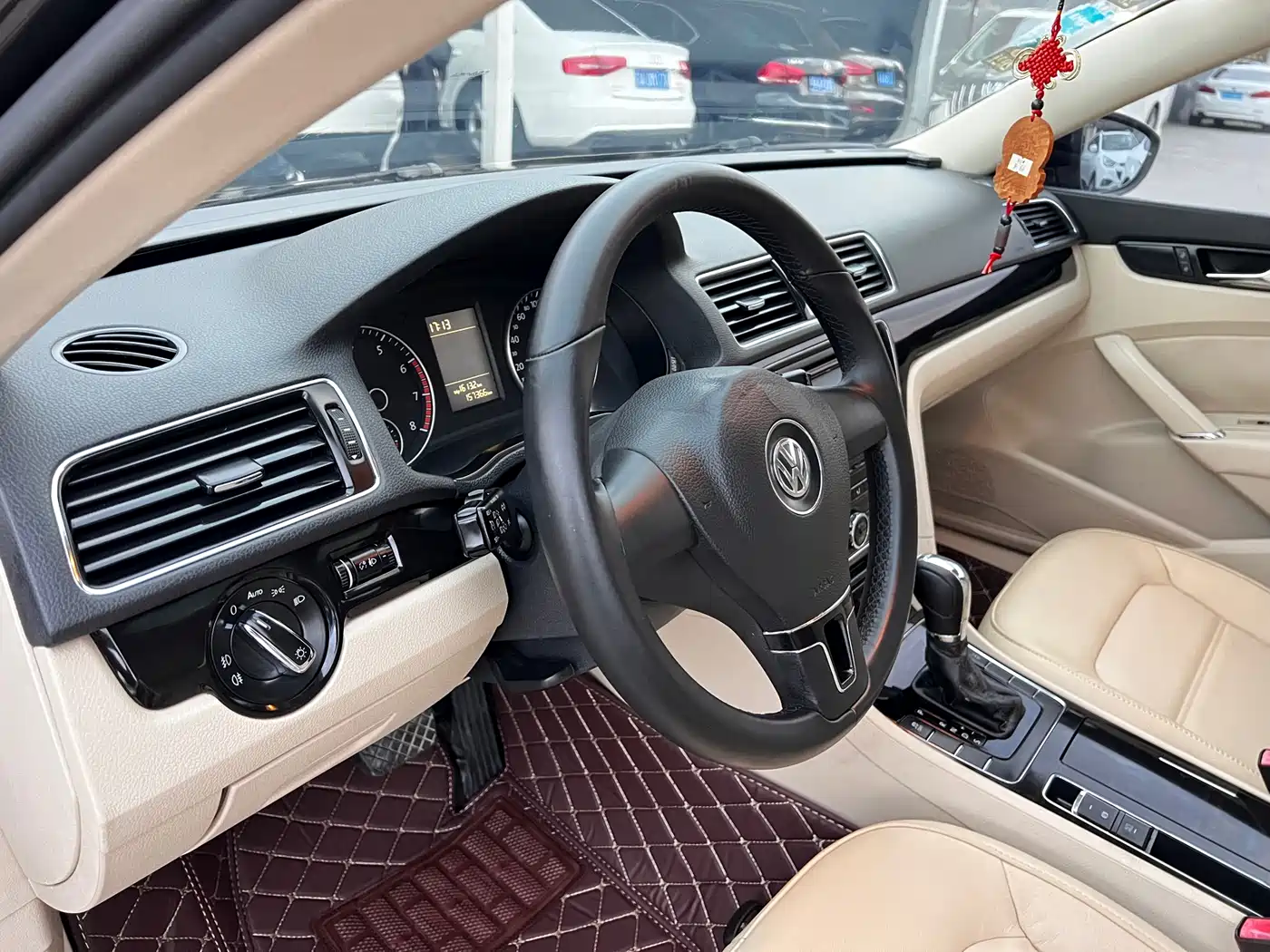 Volkswagen Passat 2014 1.8TSI DSG Executive Edition фото 7