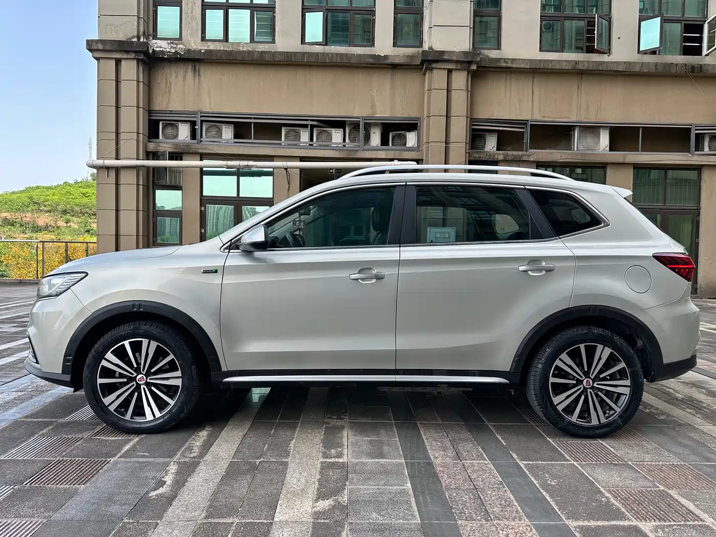 ROEWE RX5 NEW ENERGY