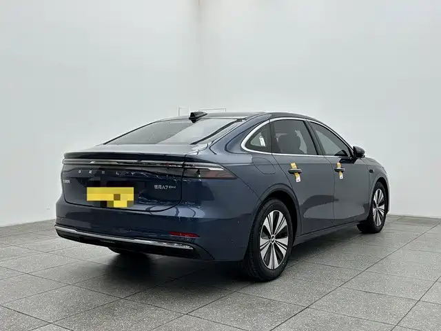 Geely Galaxy Galaxy A7 2025 EM-i 150km Explorer+ Edition фото 6