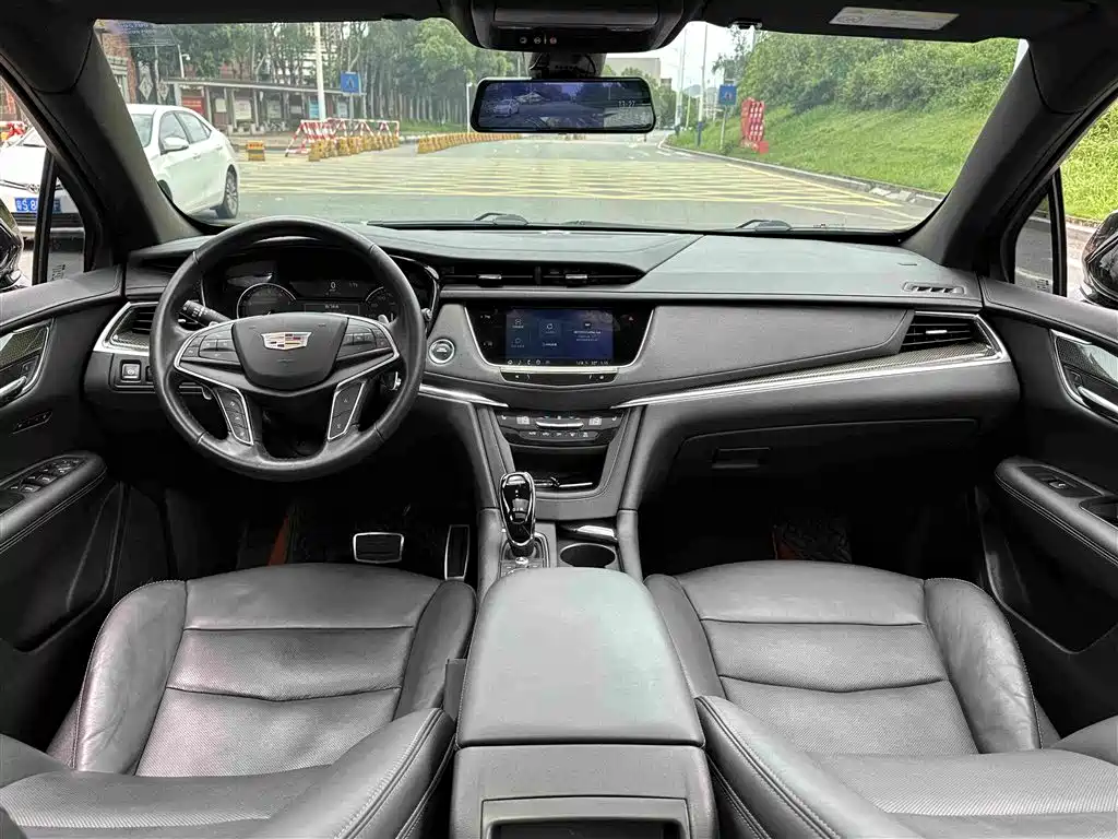 Фото 8 - Cadillac XT5