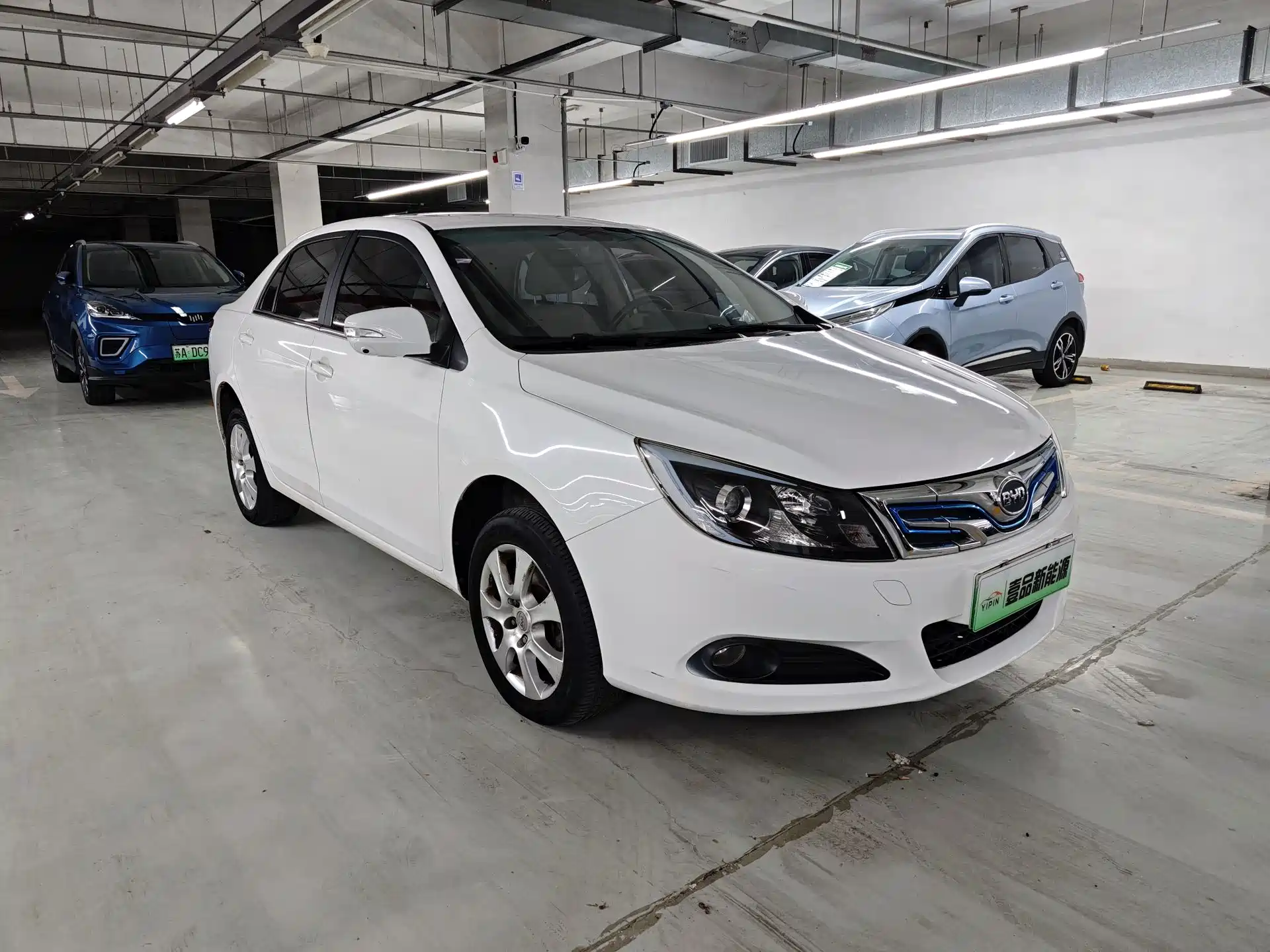 Фото 3 - BYD e5