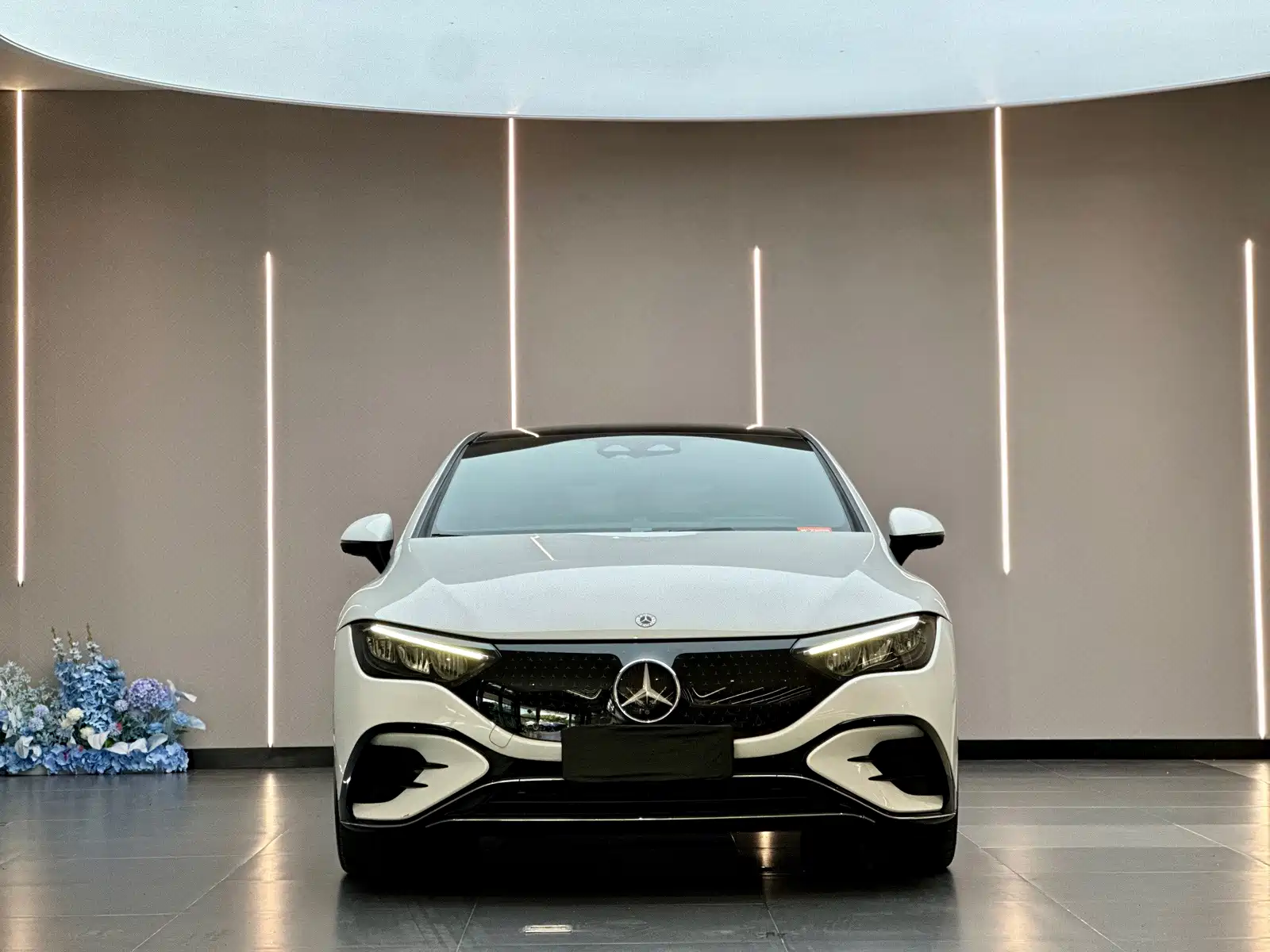 Фото 2 - Mercedes-Benz EQE