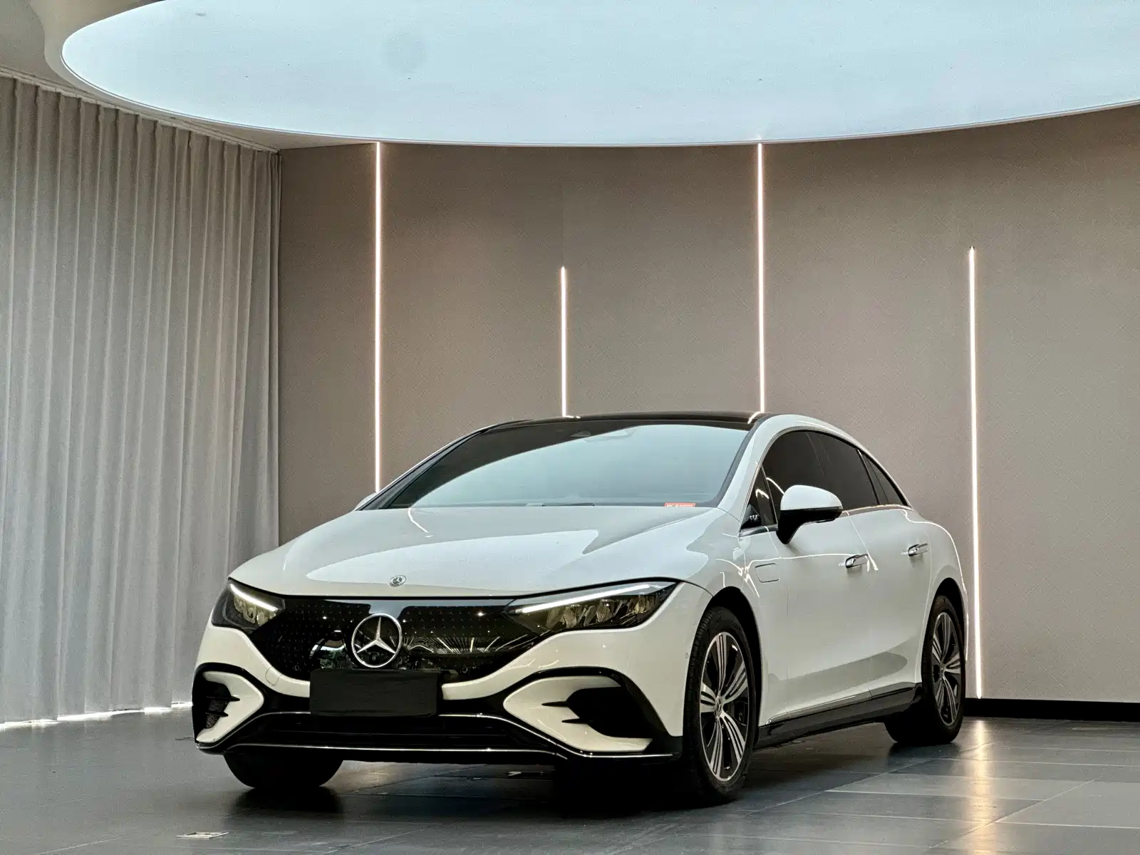 Фото 1 - Mercedes-Benz EQE