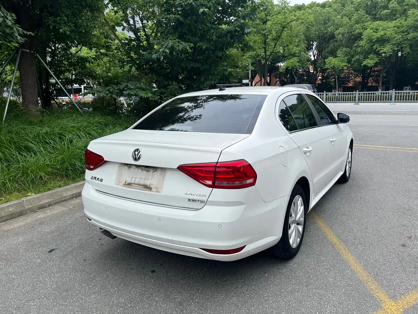 Volkswagen Lavida 2017 230TSI DSG Comfort Edition фото 7