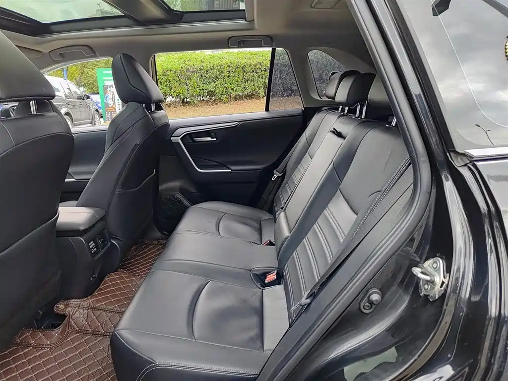 Toyota Wildlander 2023 2.0L CVT FWD Luxury PLUS фото 8