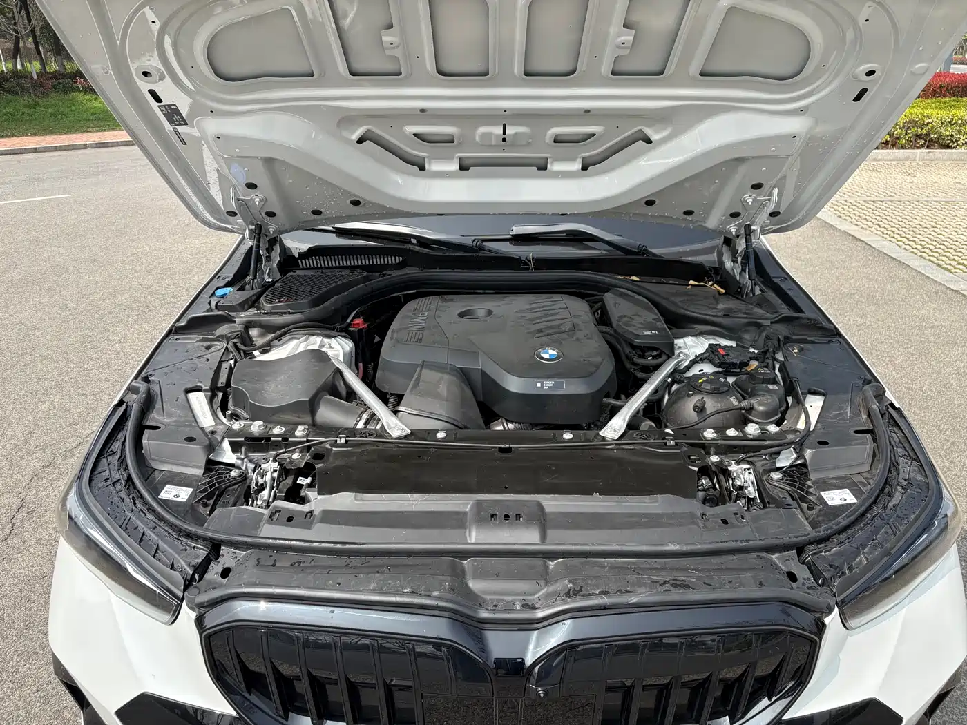 BMW 5 Series 2025 530Li Leading M Sport Package фото 14