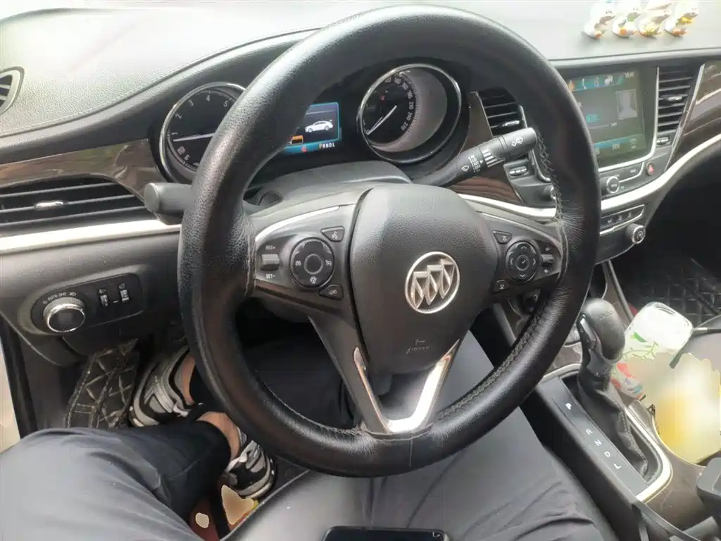 Buick Verano 2018 Sedan 20T Dual Clutch Leading фото 3