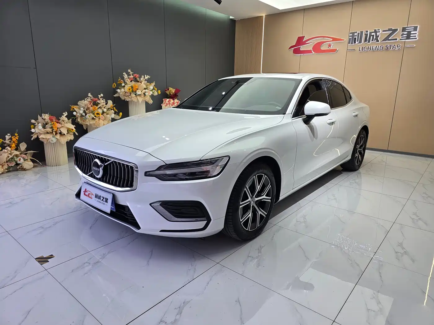 Volvo S60 2024 B4 Elegance Luxury Edition