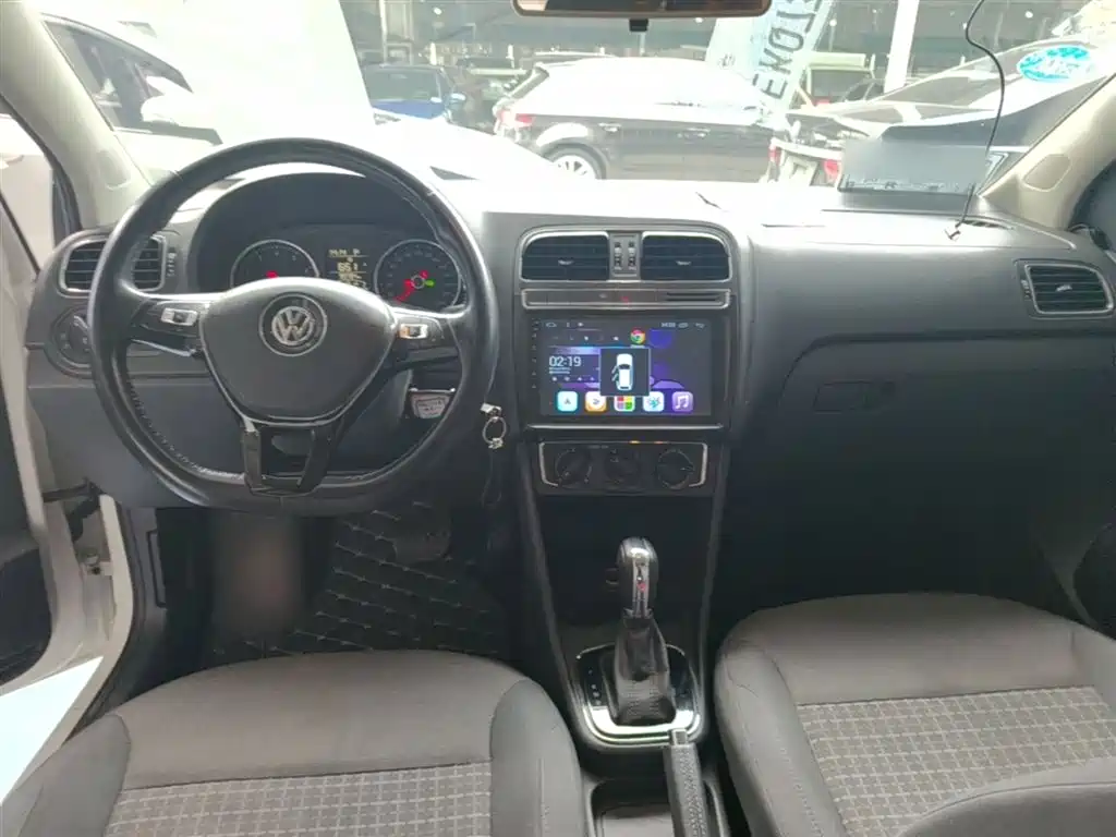 Volkswagen Polo 2016 1.6L Automatic Comfort фото 10