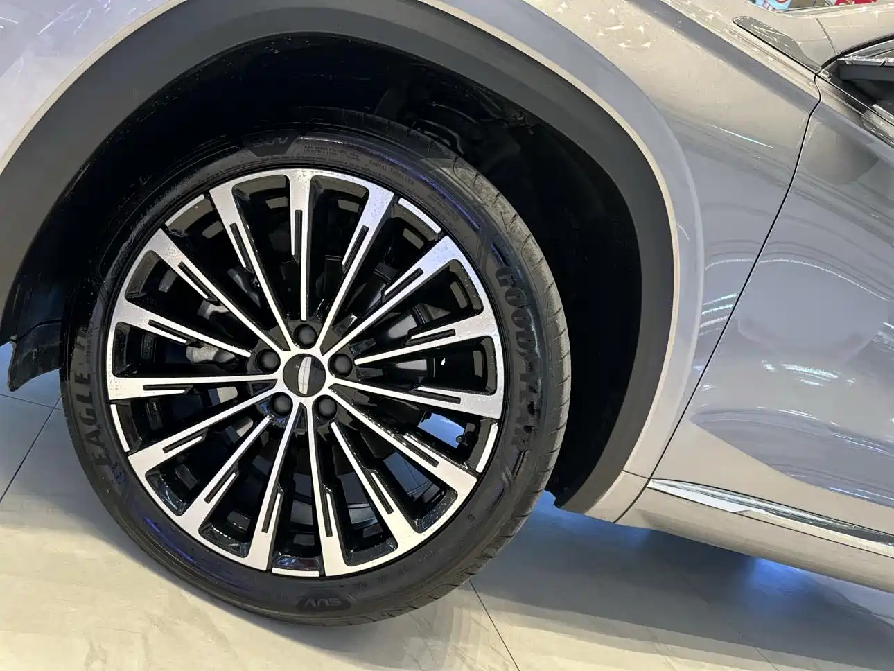 Фото 4 - Geely Monjaro