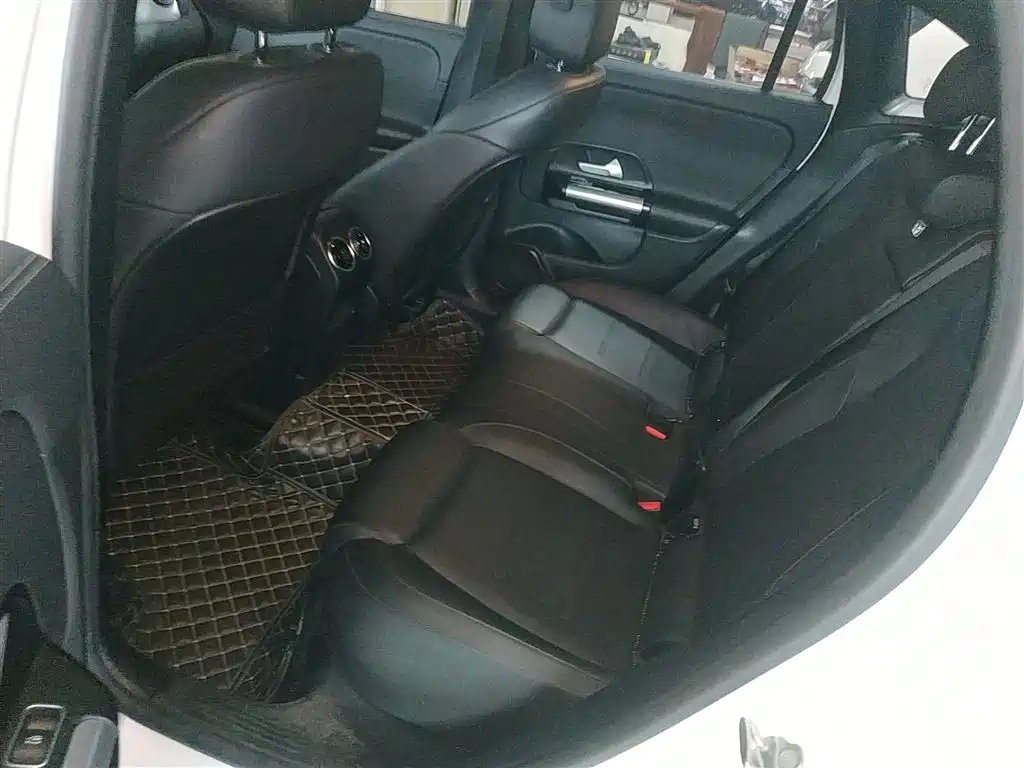 Mercedes-Benz GLA 2022 Facelift II GLA 200 фото 13