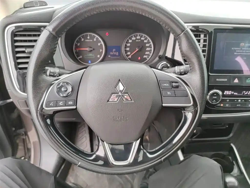 Mitsubishi Outlander 2018 2.0L 2WD Glory Edition 5-seater фото 11