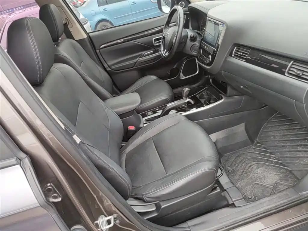 Mitsubishi Outlander 2018 2.0L 2WD Glory Edition 5-seater фото 25