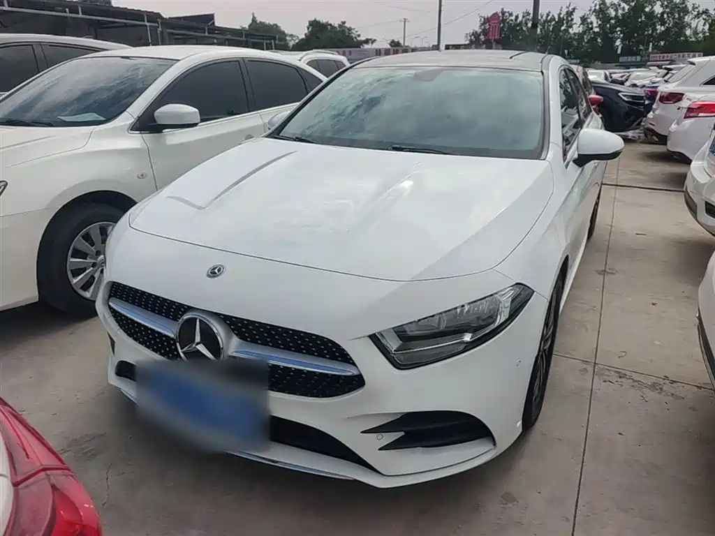 Mercedes-Benz A-Class 2020 A 180 L Sport Sedan фото 3
