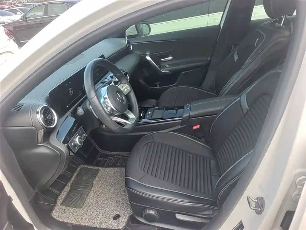 Mercedes-Benz A-Class 2020 A 180 L Sport Sedan фото 15