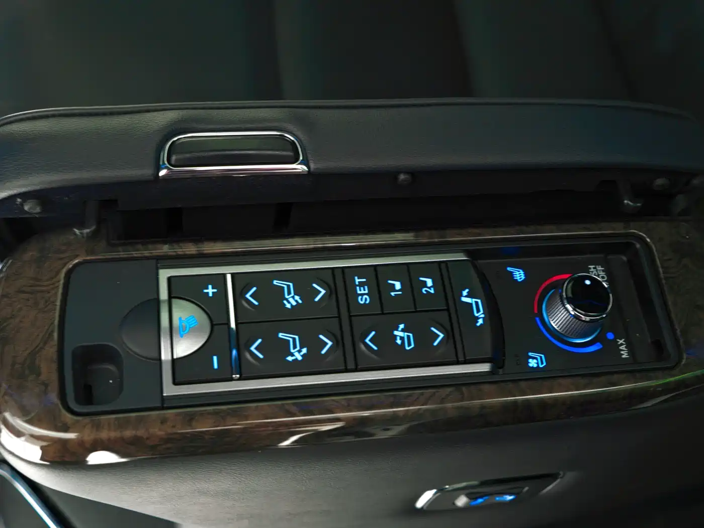 Toyota Alphard 2021 Hybrid 2.5L Premium фото 10