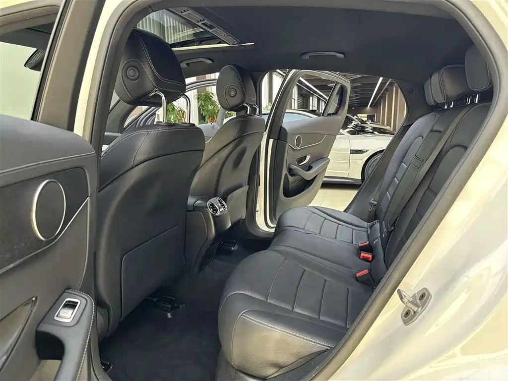 Mercedes-Benz GLC Coupe 2023 Model GLC 300 4MATIC Coupe SUV фото 10