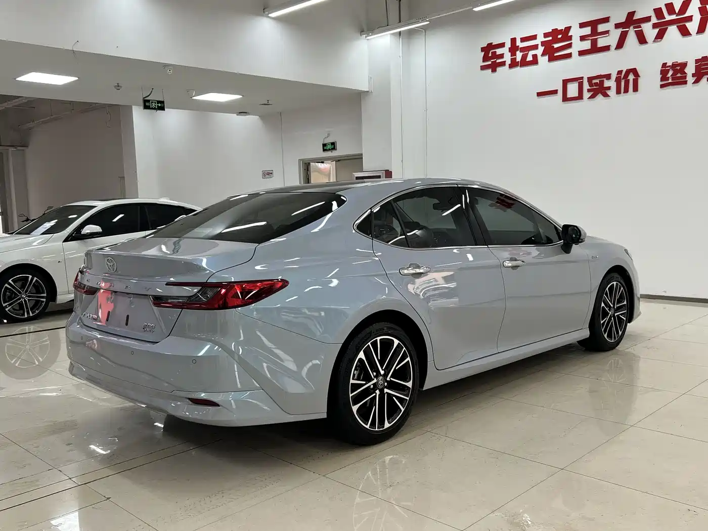 Toyota Camry 2024 Hybrid 2.0HG Premium Edition фото 7