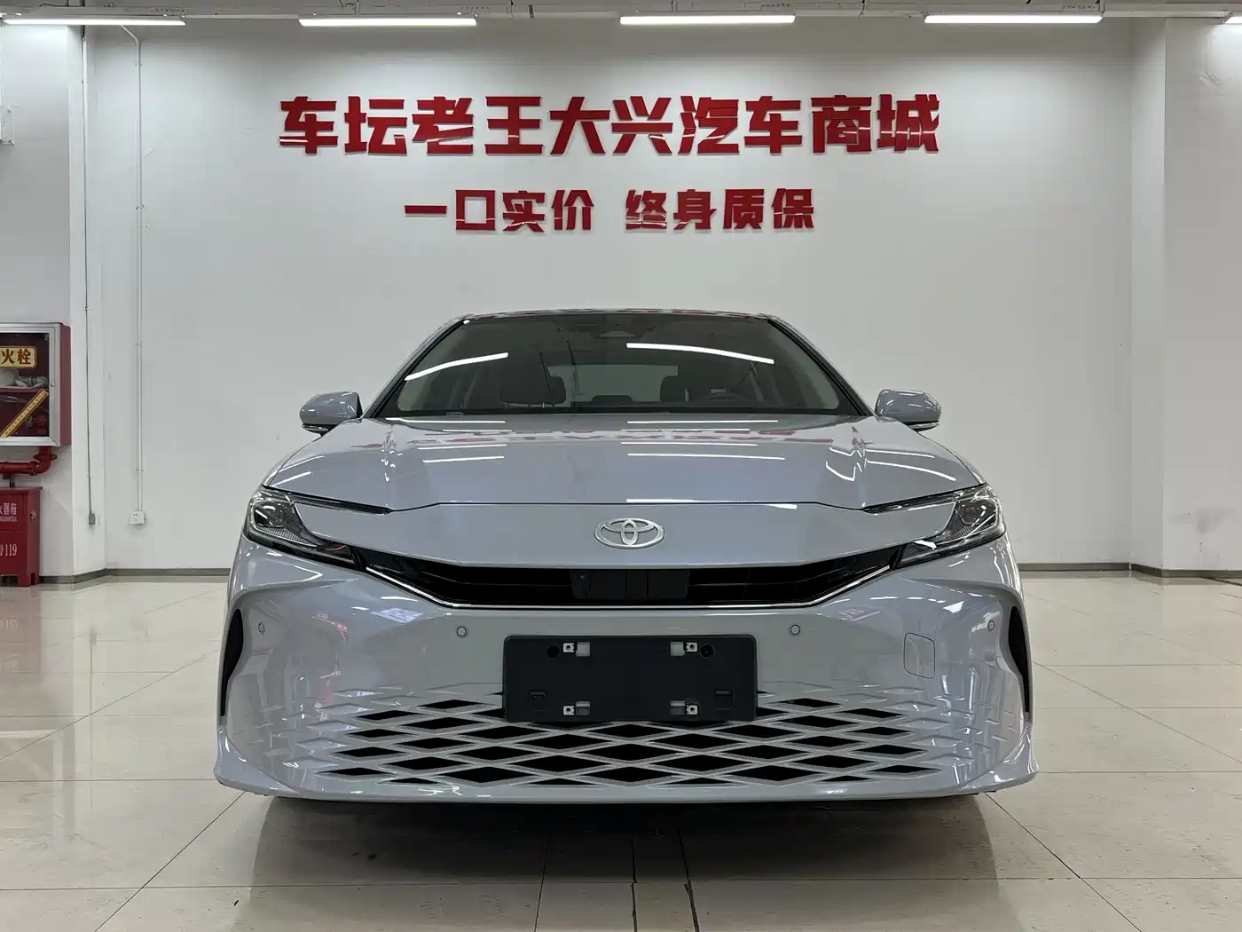 Toyota Camry 2024 Hybrid 2.0HG Premium Edition фото 2