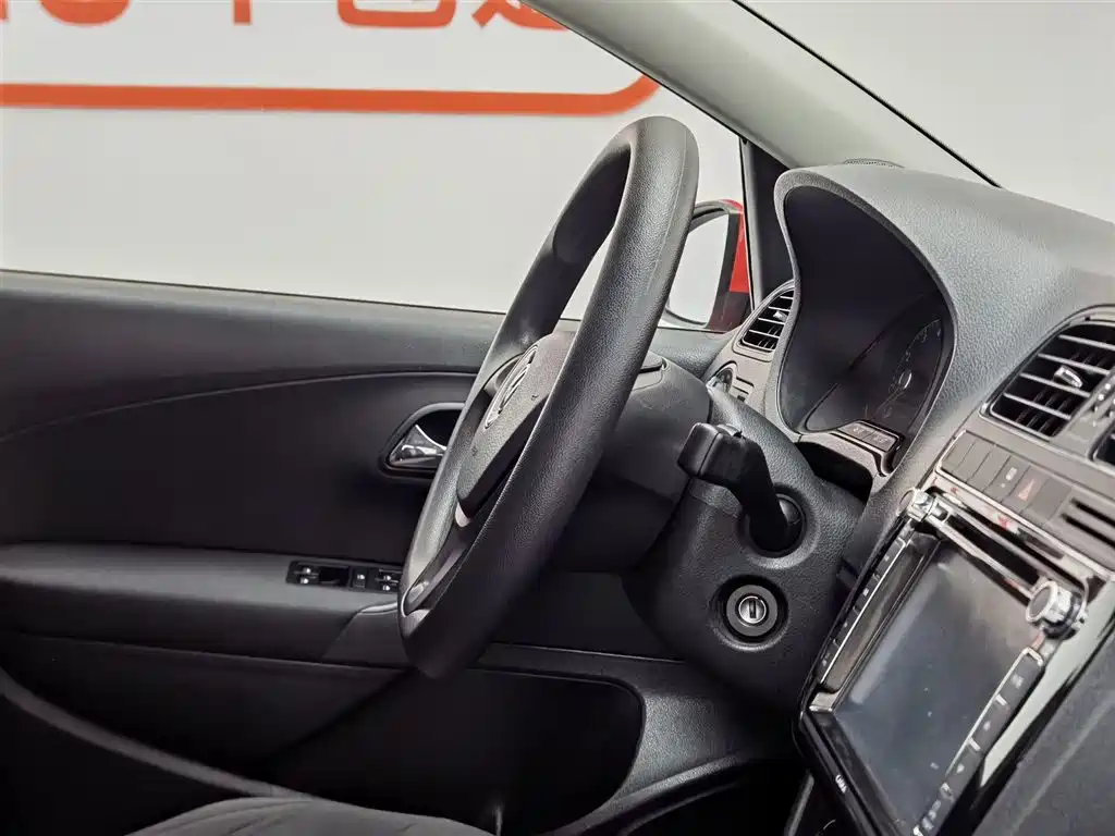Volkswagen Polo 2016 1.4L Automatic Trend фото 22
