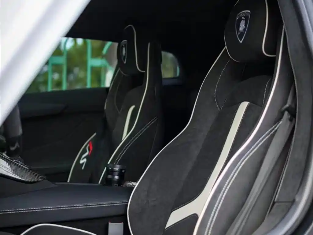 Lamborghini Aventador 2011 LP 700-4 фото 7