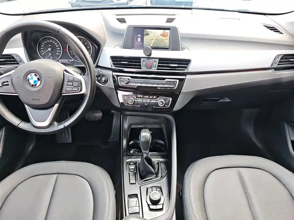 BMW X1 2018 sDrive20Li Leading Model фото 17