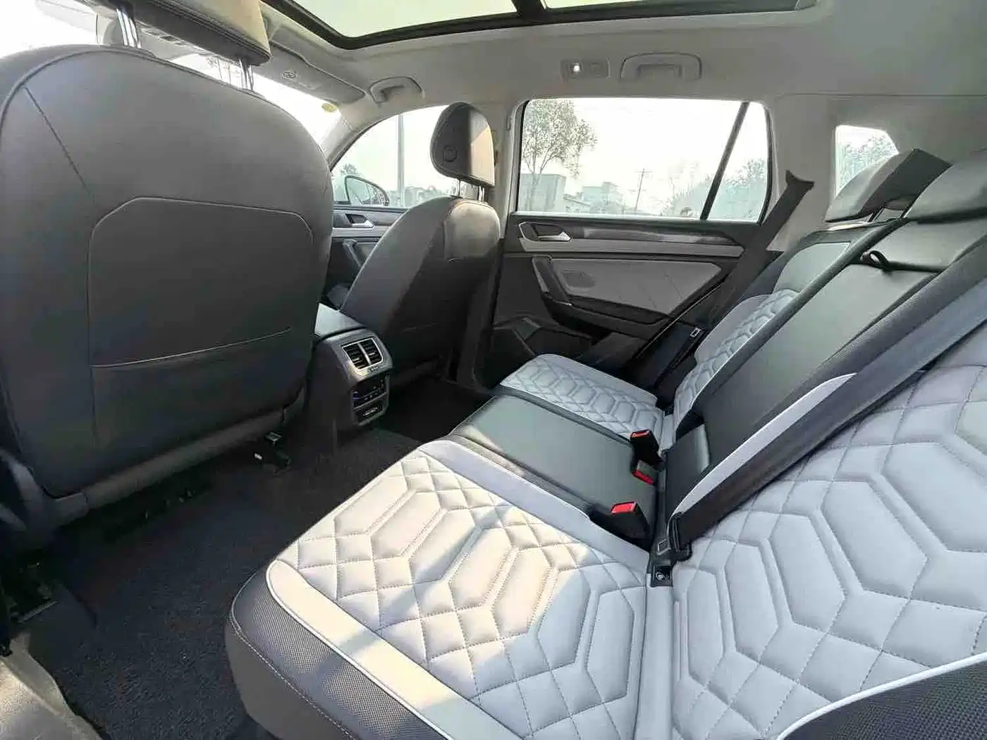 Volkswagen Tayron 2024 300TSI 2WD Luxury Plus Advanced фото 11