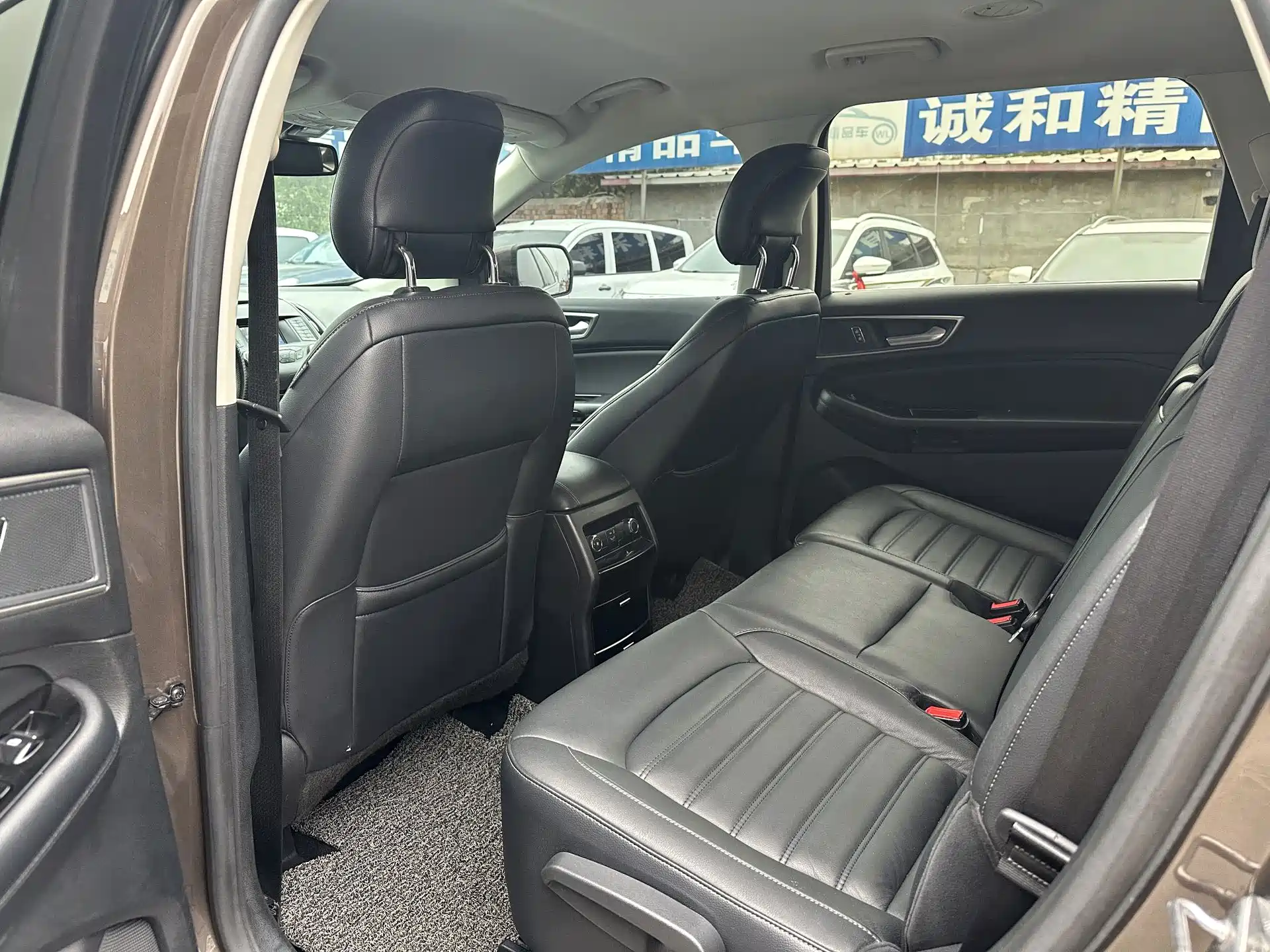 Фото 6 - Ford Edge