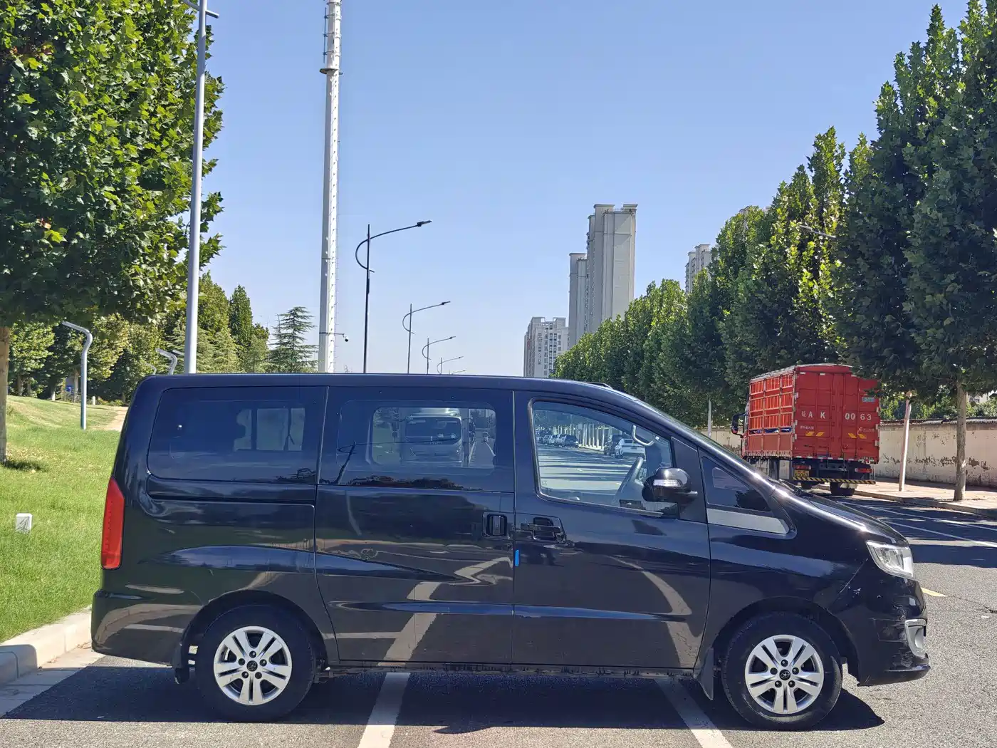 JAC Refine M3 2016 2016 IKEA Edition 1.6L Luxury Smart
