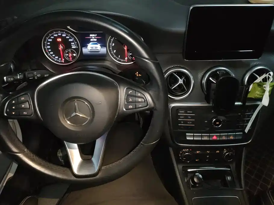 Mercedes-Benz A-Class (Import) 2016 A 200 Dynamic фото 12