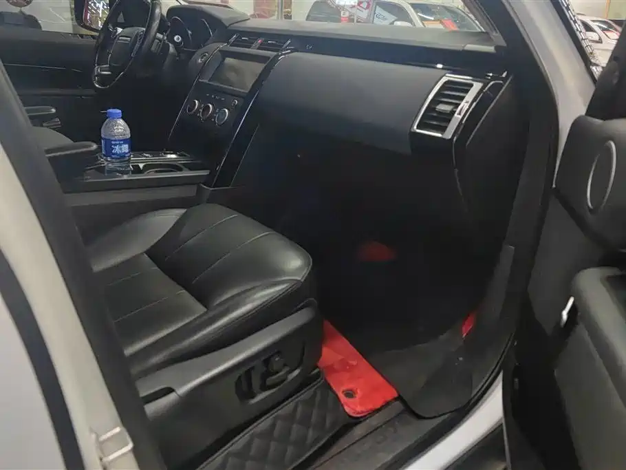 Land Rover Discovery 2018 3.0 SC V6 HSE фото 8