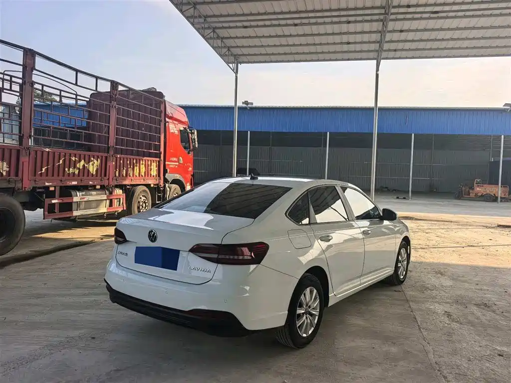 Volkswagen Lavida 2023 1.5L Auto Luxury Edition фото 4