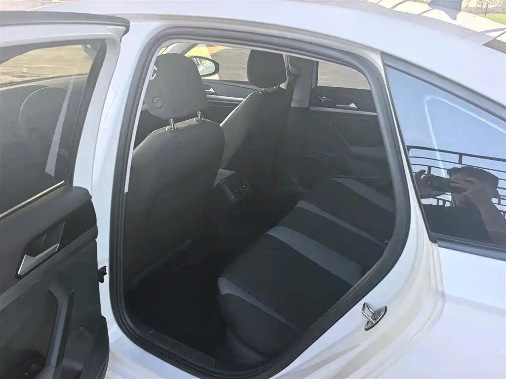 Volkswagen Lavida 2023 1.5L Auto Luxury Edition фото 8
