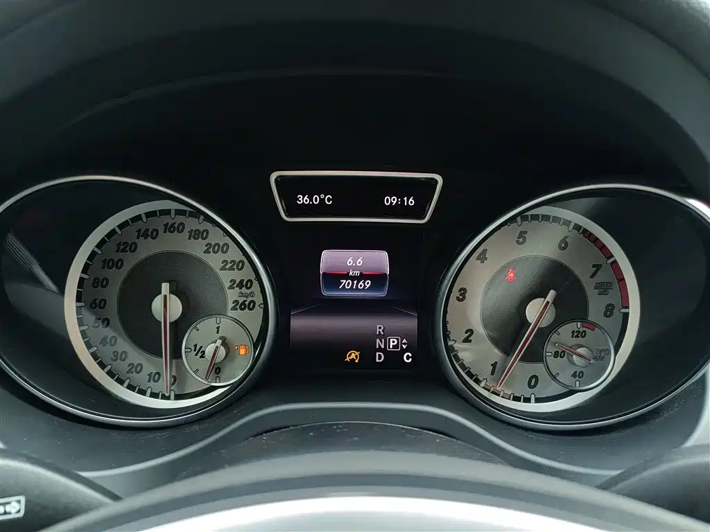 Mercedes-Benz GLA 2016 GLA 220 4MATIC Luxury фото 9