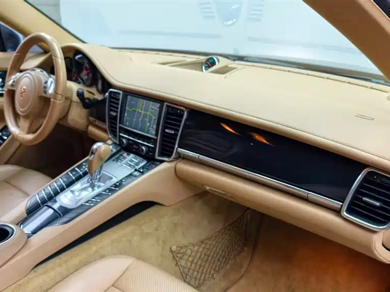 Photo 10 - Porsche Panamera