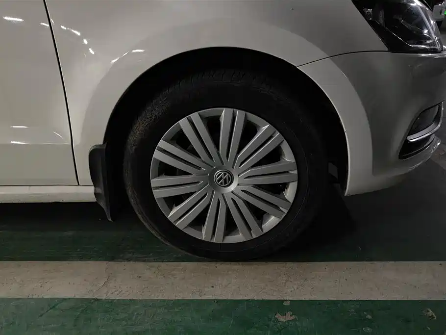 Volkswagen Polo 2016 1.6L Automatic Comfort фото 6