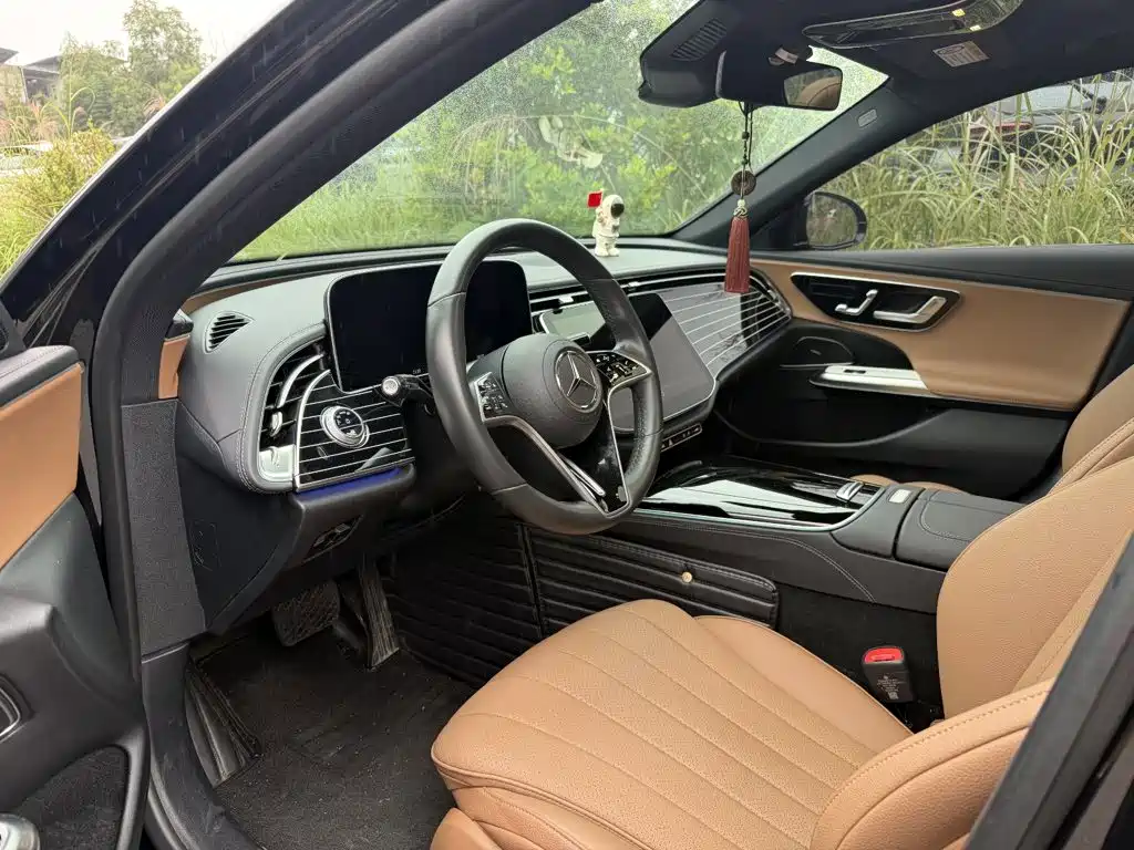 Фото 3 - Mercedes-Benz E-Class