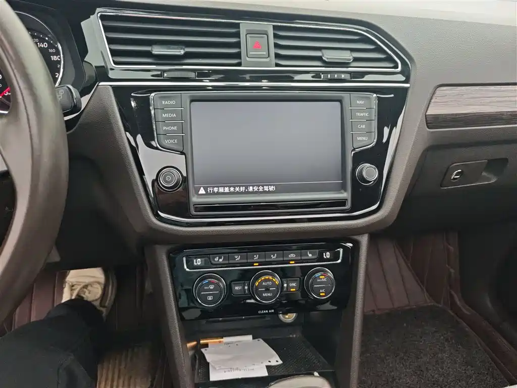 Volkswagen Tiguan L 2018 380TSI Automatic AWD Luxury Edition фото 13